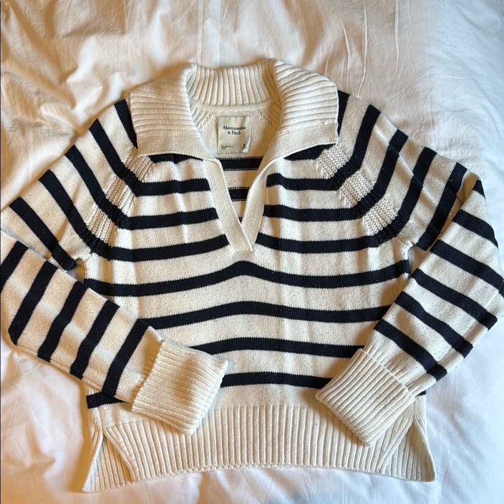 Abercrombie & Fitch Navy/ White Striped V-Neck Notch Neck Sweater